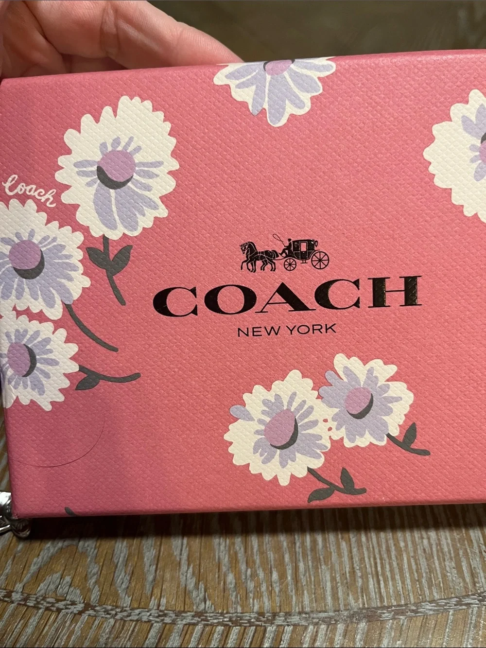 New without tags. Comes with box. Coach Pink Floral Compact Wall - Picture 9 of 10